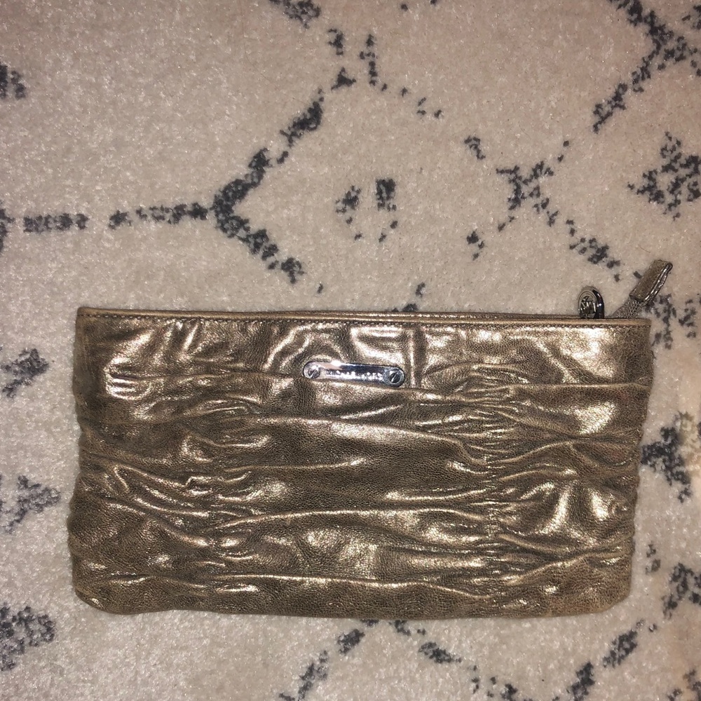 Metallic clutch!
